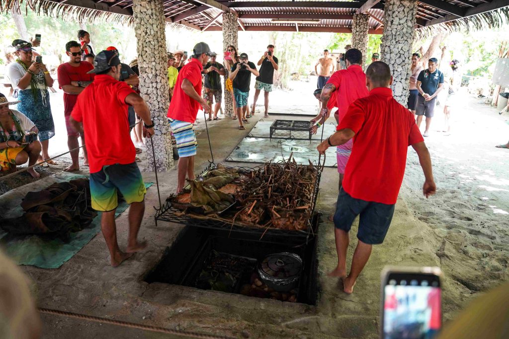 Préparation-Maa-Tahiti-©-Tahiti-Tourisme