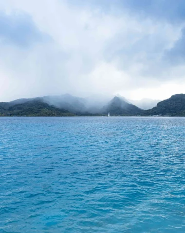 Taha'a vue de la mer © Grégoire Le Bacon